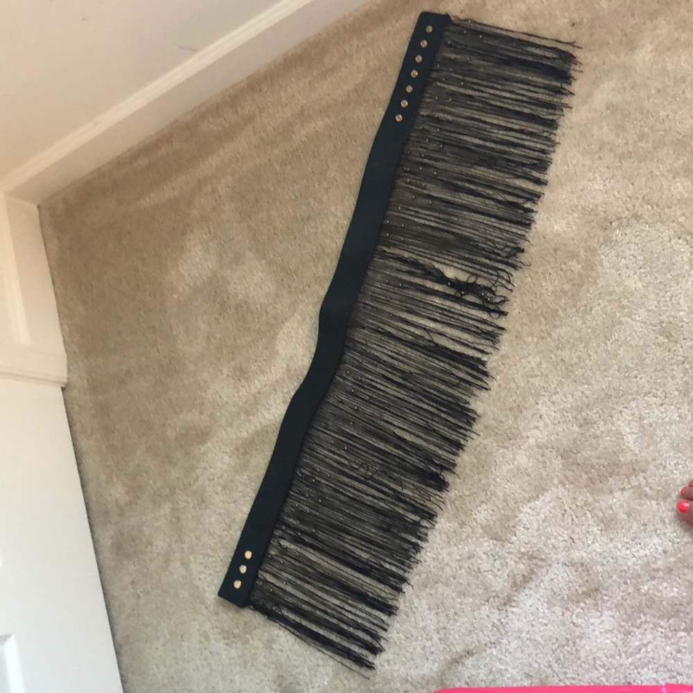 Black belt. Never worn! Perfect for a night out!